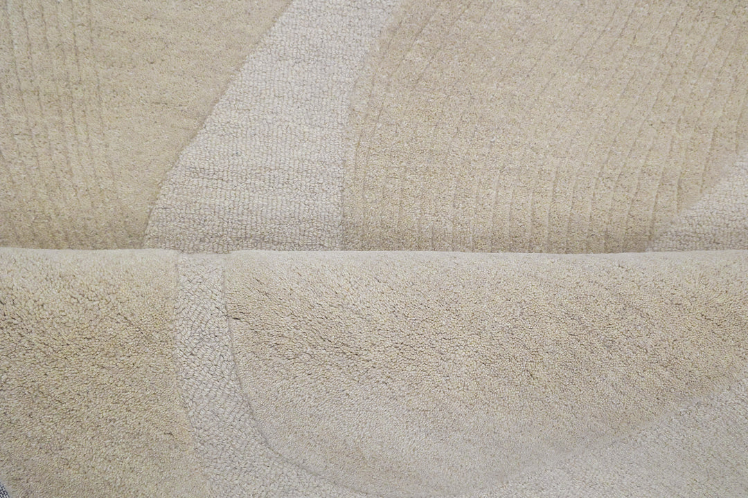 Beluga Tufted Design 81