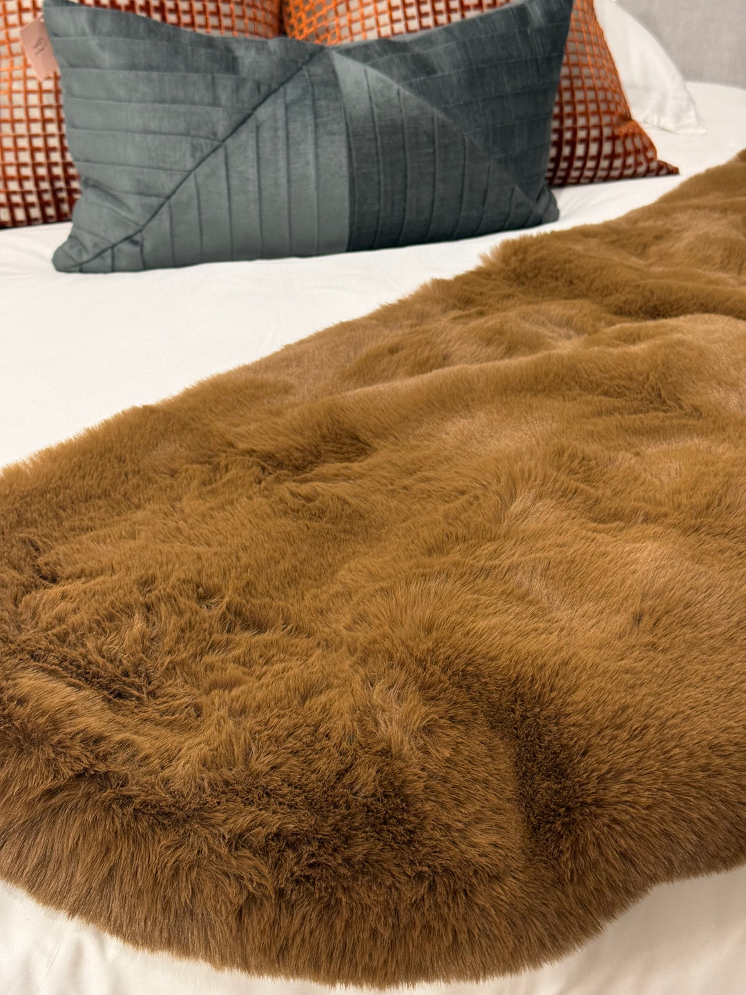 Chinchilla Feel Faux Fur Throw/Blanket