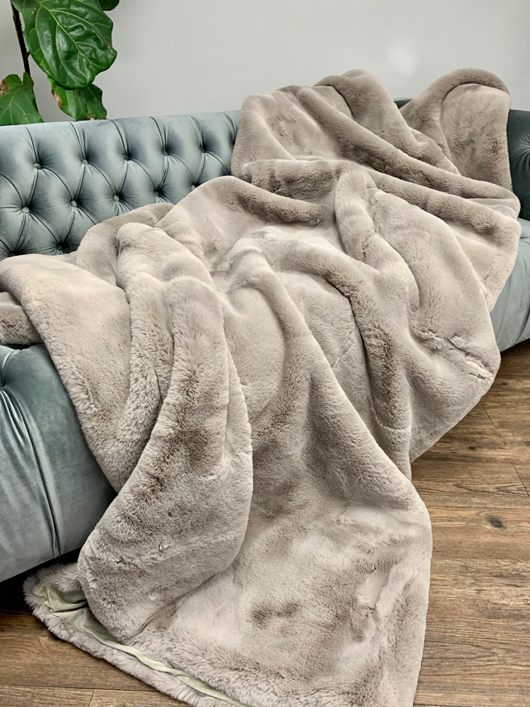 Chinchilla Feel Faux Fur Throw/Blanket