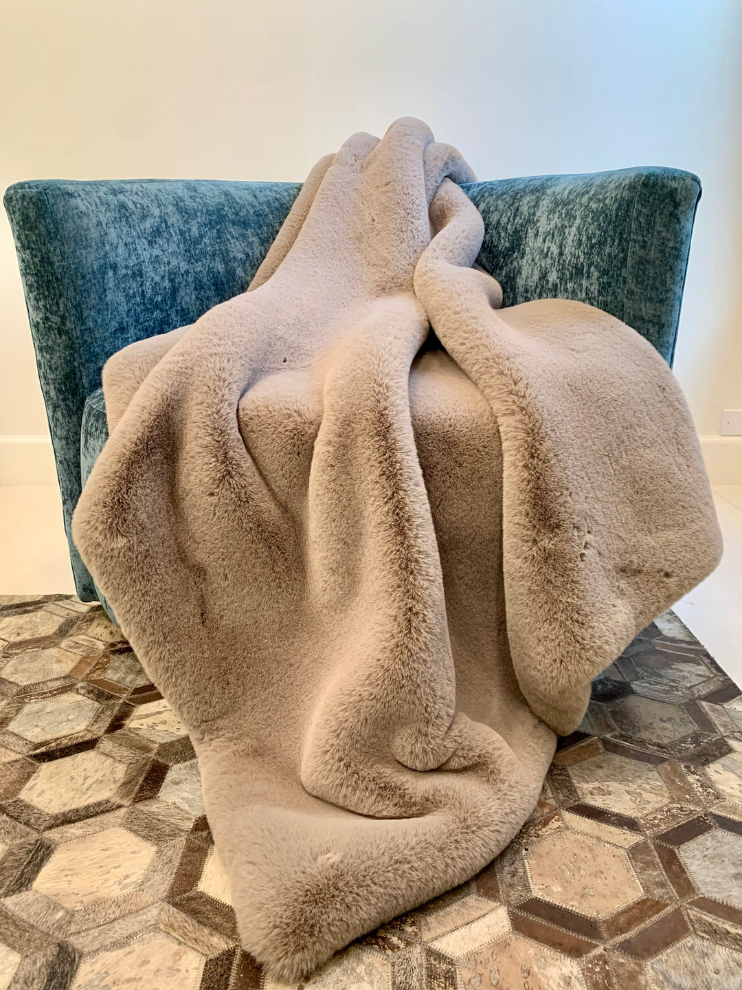 Chinchilla Feel Faux Fur Throw/Blanket